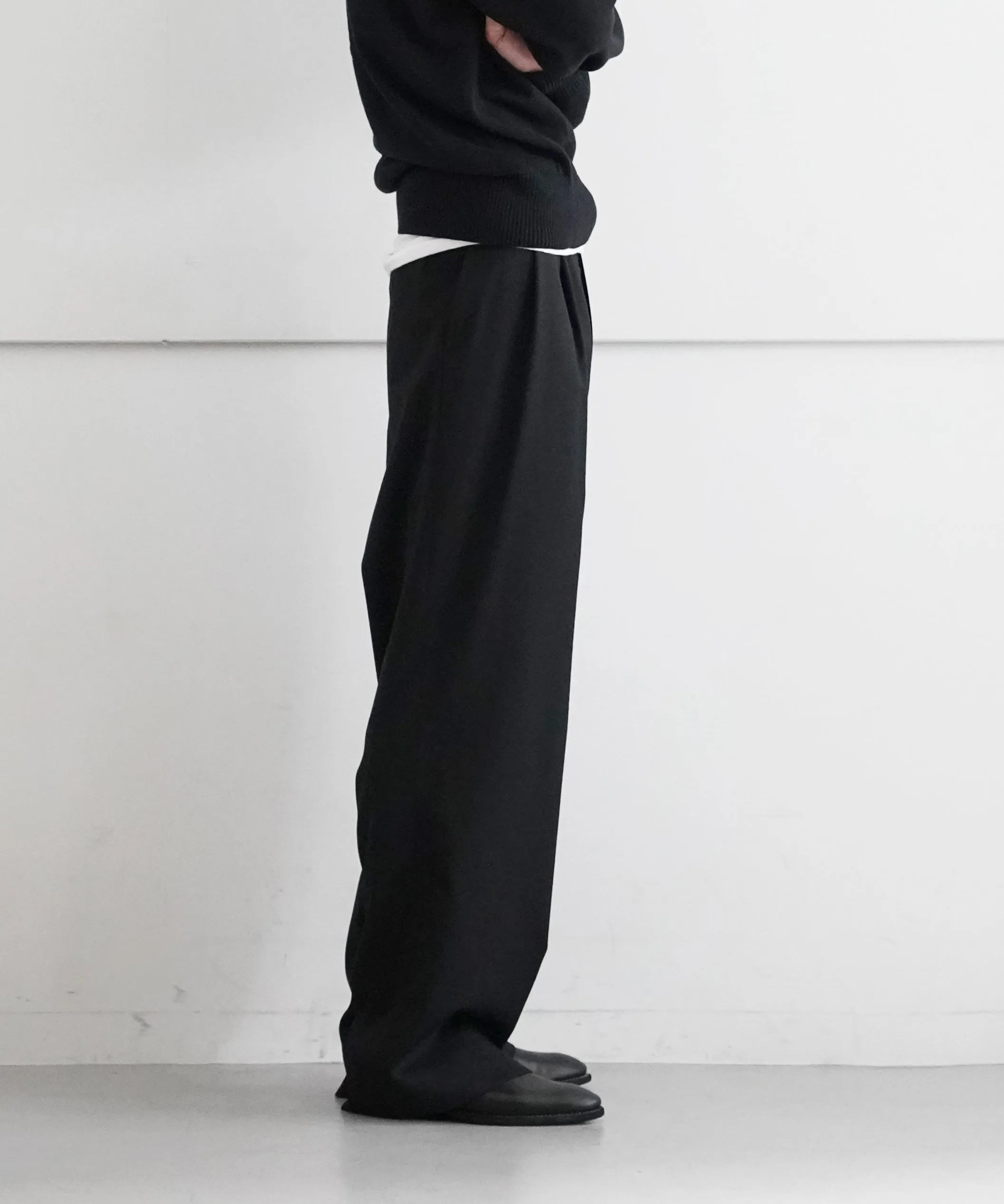 APRIORI Slacks "BLACK"