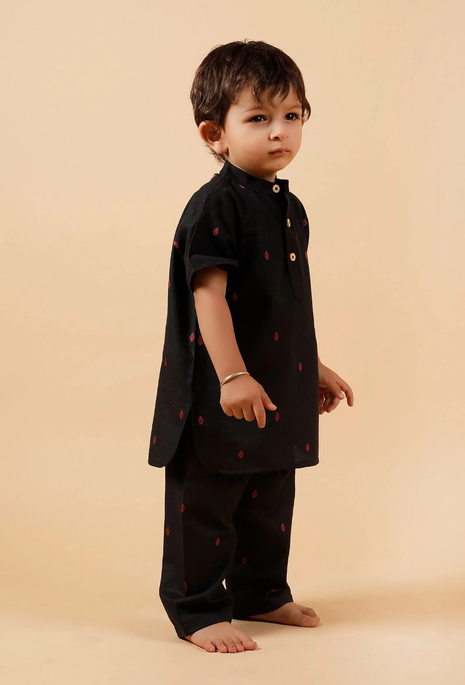 Set Of 2: Black Woven Buti Kurta With Black Woven Buti Pant